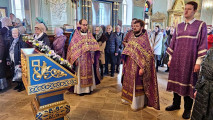 Божественная литургия в Тихвинском храме