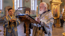 Утреня с акафистом Пресвятой Богородице