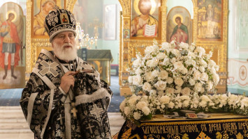 Вечерня с&nbsp;выносом плащаницы в&nbsp;Тихвинском храме