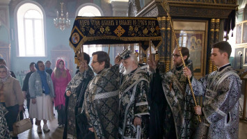 Утреня Великой Субботы с&nbsp;чином погребения плащаницы в&nbsp;Тихвинском храме