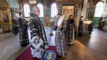 В Великую Среду митрополит Павел возглавил литургию в Тихвинском храме