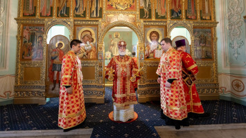 Архиерейское богослужение в Тихвинском храме