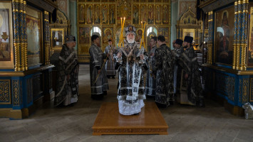 В&nbsp;Великую Среду митрополит Павел возглавил литургию в&nbsp;Тихвинском храме