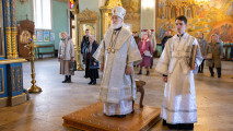 Архиерейское богослужение в&nbsp;Лазареву субботу в&nbsp;Тихвинском храме